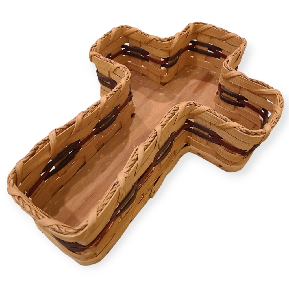 Vintage Hamdmade Cross ✝️ Basket - Picture 1 of 6
